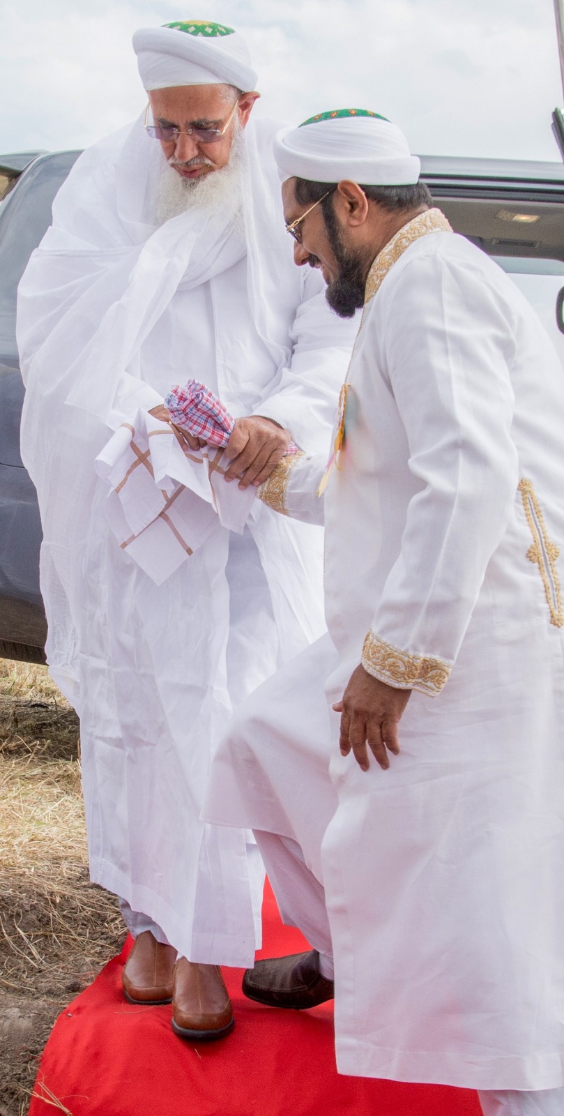 Their Holiness Dr. Syedna Mohammed Burhanuddin Saheb and Dr. Syedna Mufaddal Saifuddin Saheb